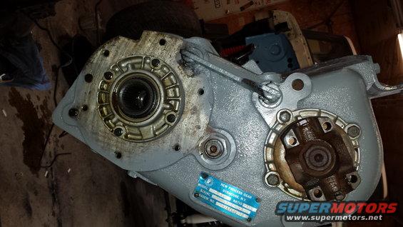 New Process Gear transfer case with a blue data plate. Supermotors.net logo visible