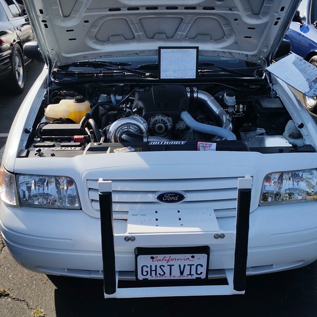 2004 Ford Crown Victoria photo