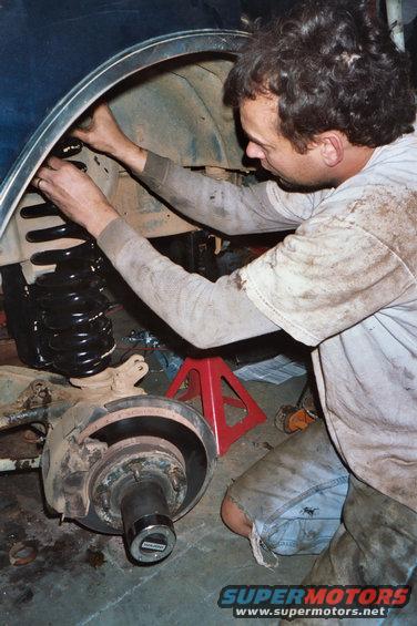 008_5a.jpg Shane fixing the spring retainer clip.