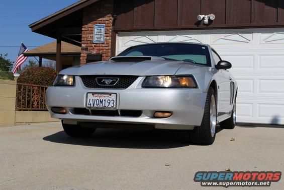 Silver 2002 Ford Mustang front view