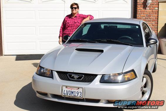 Silver 2002 Ford Mustang front view with scoop on hood