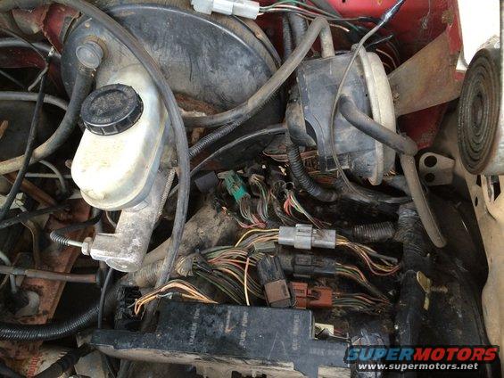 Engine bay wiring and brake fluid reservoir
