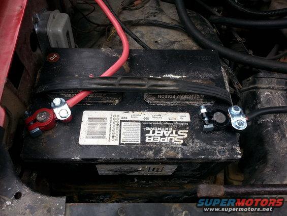 Vehicle battery with red and black cables connected to terminals. Label says 'Super Start Extreme'