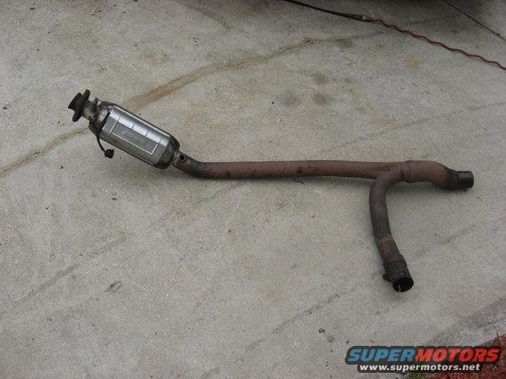 Exhaust pipe with catalytic converter