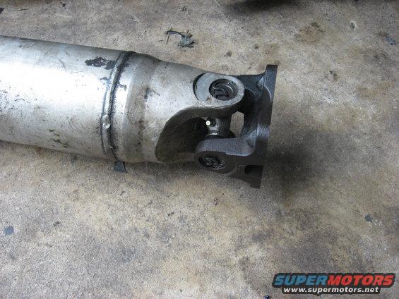 Driveshaft U-joint with a flanged connection