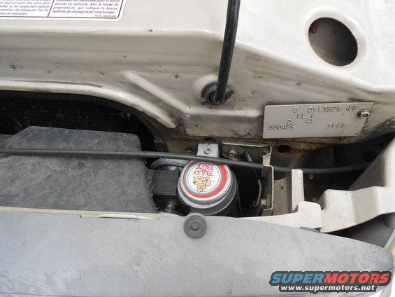 dscn0766.jpg Drivers side between radiator and grille