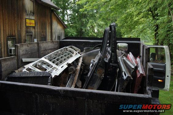 dsc02575.jpg Bought a parts truck. 78 XLT 4 speed with lots of good black interior parts.