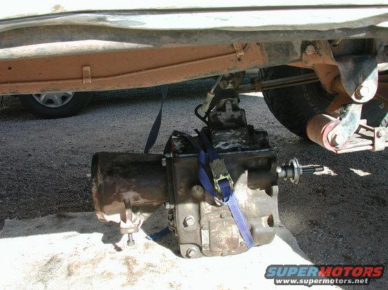 dscn1594.jpg here is the problem; 120+ lbs of NP435, gravel driveway and no one i can really depend on to help me throw it in...