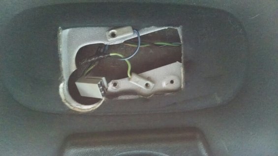 Interior dome light wiring harness and connector in a vehicle's B-pillar