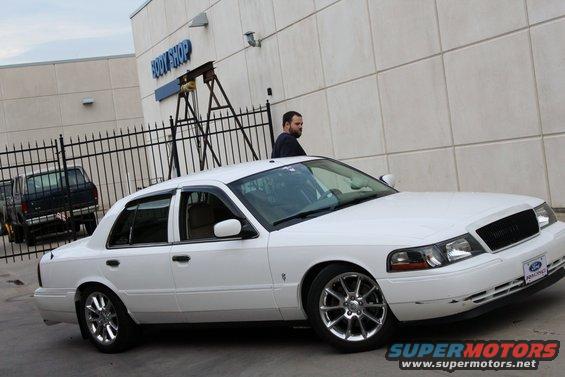White 2000 Mercury Grand Marquis 3q-front view
