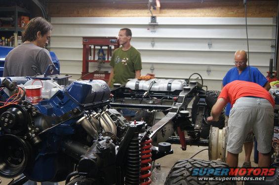 dsc02744.jpg The lift sqad John, Paul, Terry, Bob, Jeff. Lynda on the hoist and Nicole guiding and positioning. 