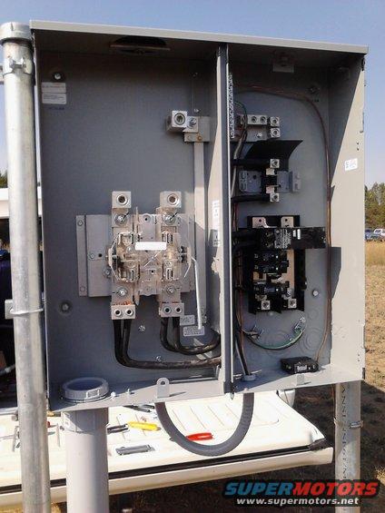 power_pole_outlets_install-(2).jpg 