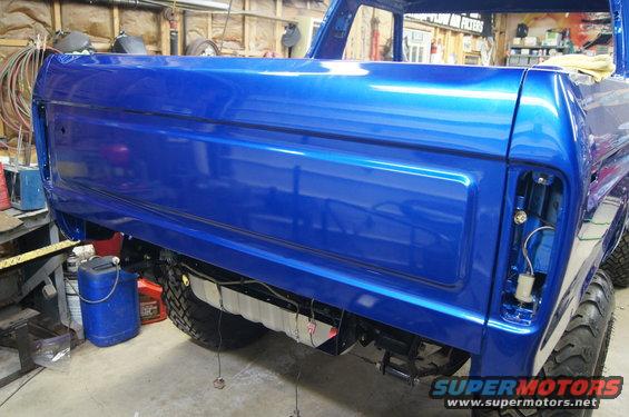 dsc02762.jpg This is the later (E7 part no.) tailgate but fits perfect. Just had to get later latches.