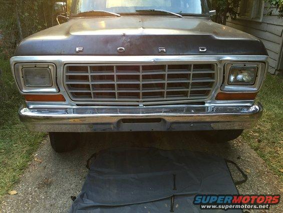 1978 Ford Bronco front grille and headlights