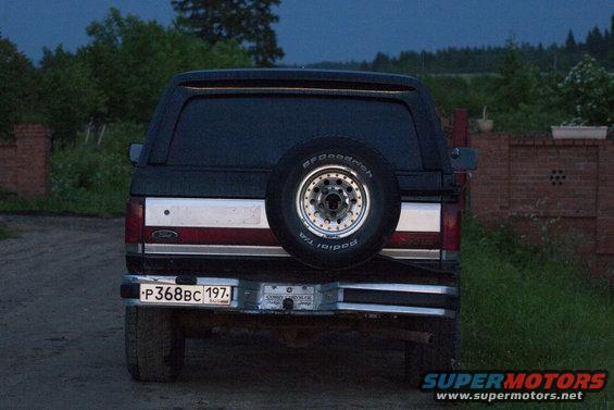 1987 Ford Bronco rear view with spare tire mounted on tailgate. License plate P368BC 197