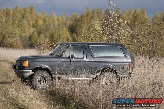 1987 Ford Bronco 3q-front view in tall grass