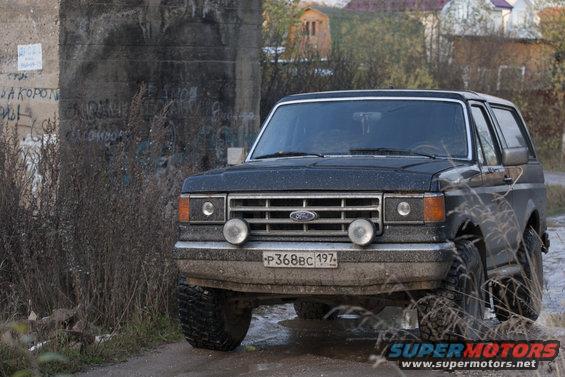 1987 Ford Bronco front view with off-road tires