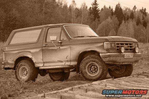 1987 Ford Bronco, 3q-front view, tan color
