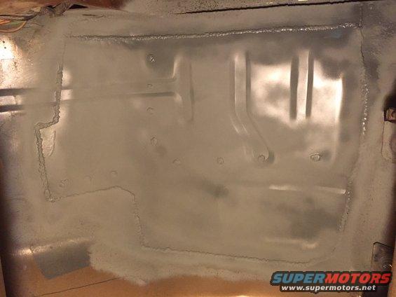 Vehicle floor pan with rust treatment