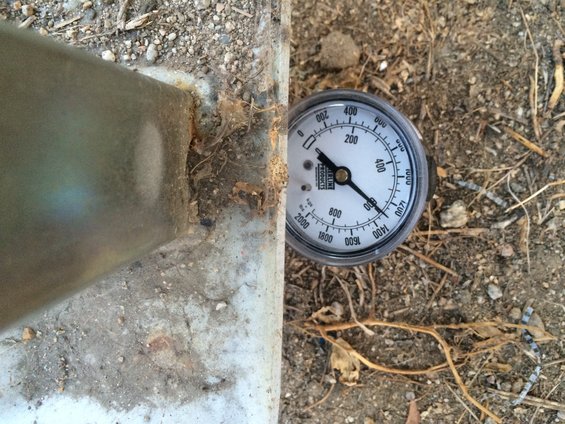 Pressure gauge with needle pointing to 200 PSI