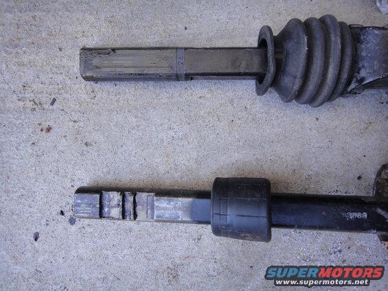 dsc07632.jpg 1990 Astro Van steering column [top]
1988 Bronco steering column [bottom]