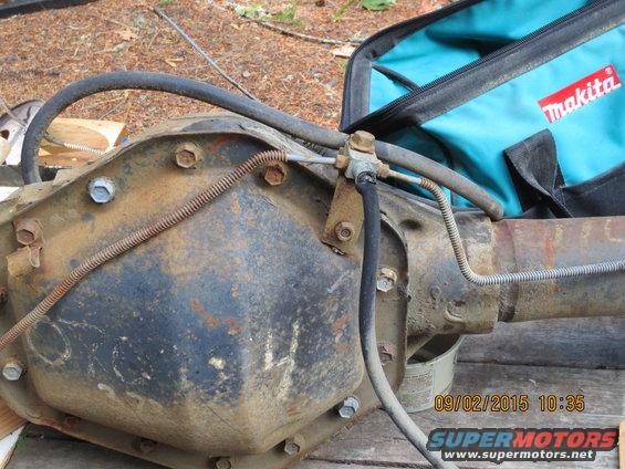 img_0180.jpg Stock brake line tee and axle breather tube straight from 1974..