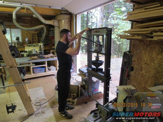 img_0211.jpg me pressing new carrier bearings onto the 14 bolt carrier