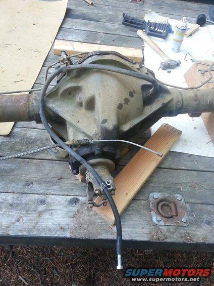 11939125_1035601163152036_1369062281_n.jpg old style strap yoke. Since the straps are one of the downfalls to these axles, I ordered a U bolt style from summit. better design, and easier to get replacement u bolts for down the line.