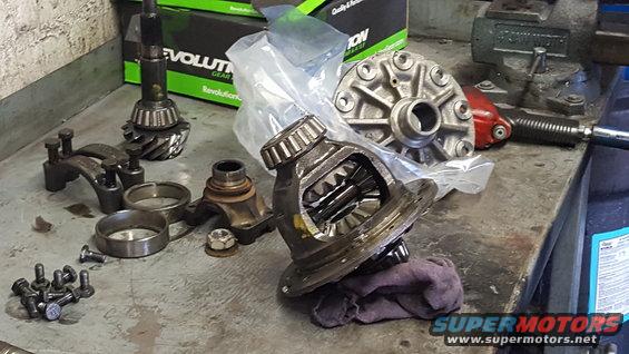 New Dana 44 gear housing with 4.56 gears and the original with 3.55 gears