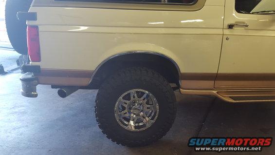 Toyo Mt 35x12.5x17 on Moto Metal 975 17x9
