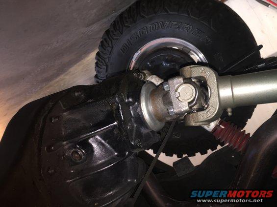 Drivetrain components and tire with 'DISCOVERER' text