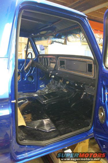 dsc08726.jpg New Precision brand  rubber seals for the doors, fit great.