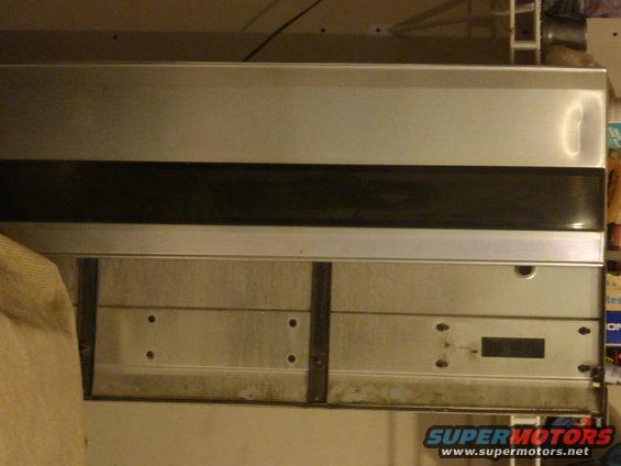 Tailgate center panel