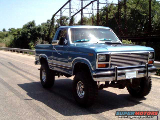 thwbronco9.jpg Laying a little rubber on a country road