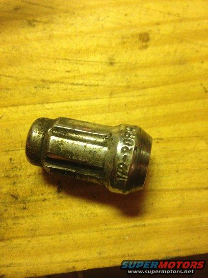 Lug nut with 1/2-20 marking