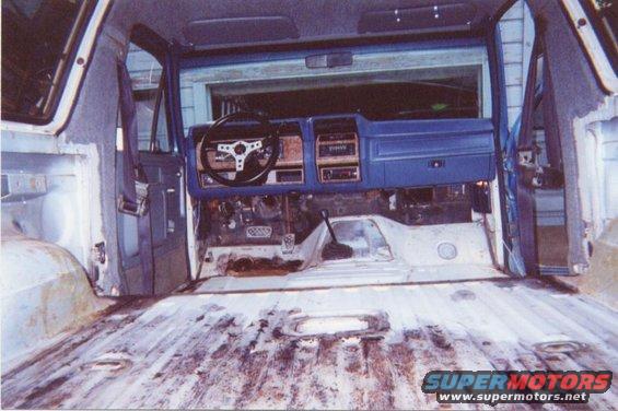 bronco-0028.jpg Some more rust exposed when all the rugs and seats were removed.