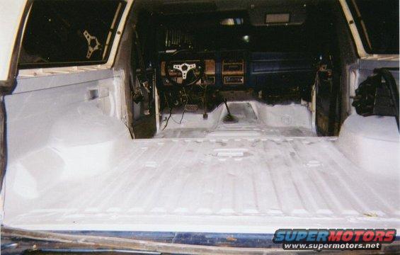 bronco-00540020.jpg Rear shot after rust repaired