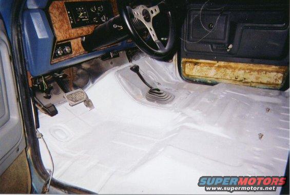 bronco-00540021.jpg Driver side interior repaired & repainted