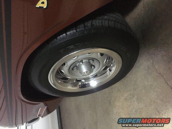 Brown 1971 Dodge Dart wheel and fender with gold 'A' badge