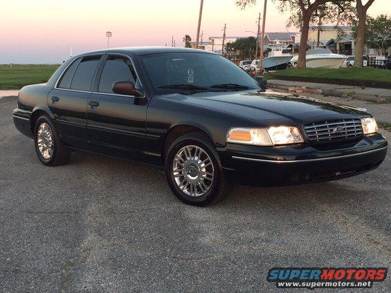 Black 2008 Ford Crown Victoria 3q-front view