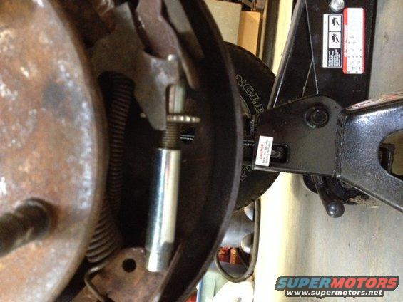 lh-rear-drum-brakes-8.jpg Adjuster lever NOT making contact with adjuster screw star wheel