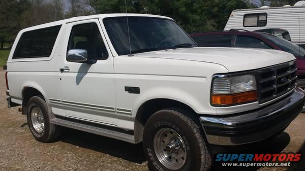 White 1995 Ford Bronco 3q-front view