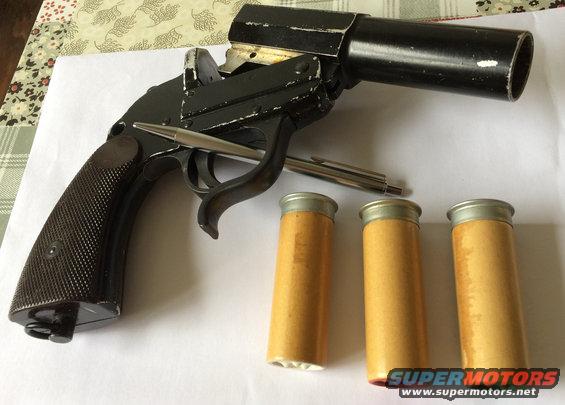 Flare gun with three cartridges