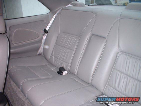 my-car-015.jpg Da big backseat...