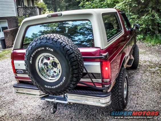 1995 Ford Bronco rear view with spare tire mounted on tailgate, two-tone paint