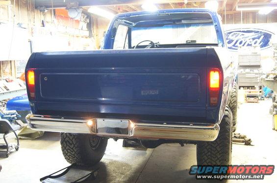 dsc09015.jpg Rear bumper is just as nice as the front one.