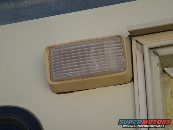 Side marker light on a cream-colored vehicle
