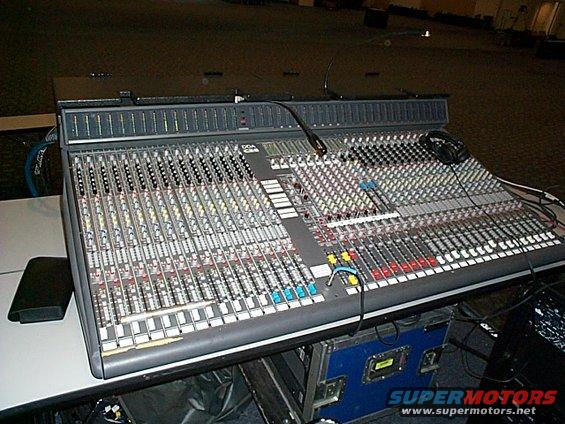 audio_console.jpg 