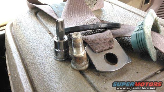 kimg0102.jpg using a T50 torx bit the belt came easily off