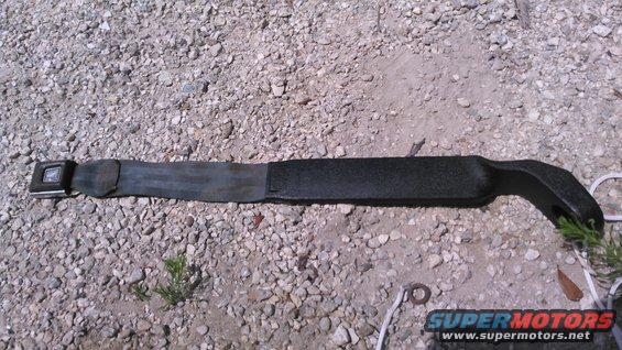 kimg0109.jpg pull it through most you can. may heat up the plastic lightly to make it more flexable. i left mine in the sun for a few minutes. flex the sleeve till you can get the tab all the way through